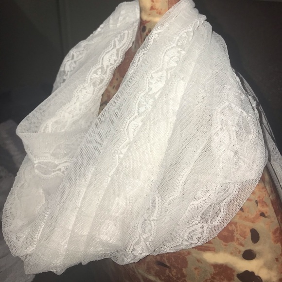 MY EXCLUSIVE one of a kind lace scarf classic! - Picture 1 of 4